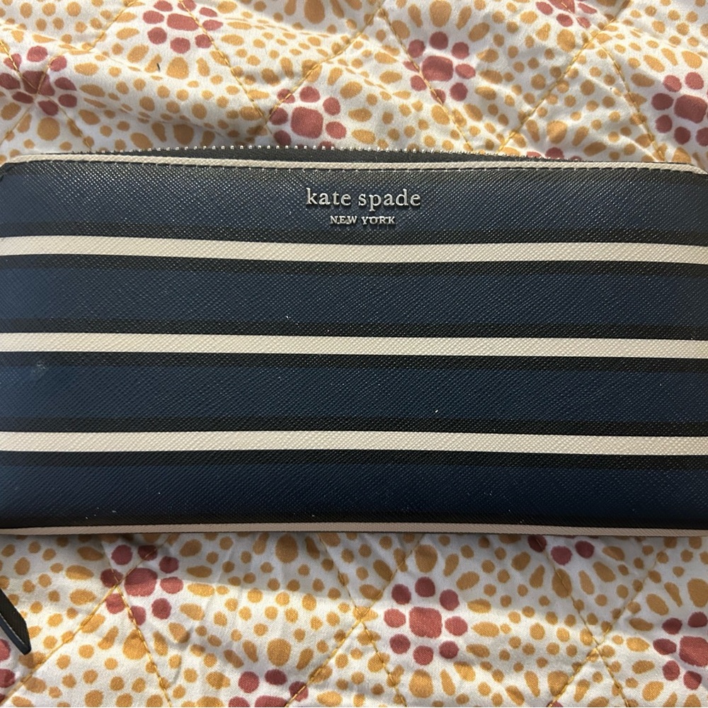 ♠️♠️Kate Spade ♠️♠️ large zip wallet